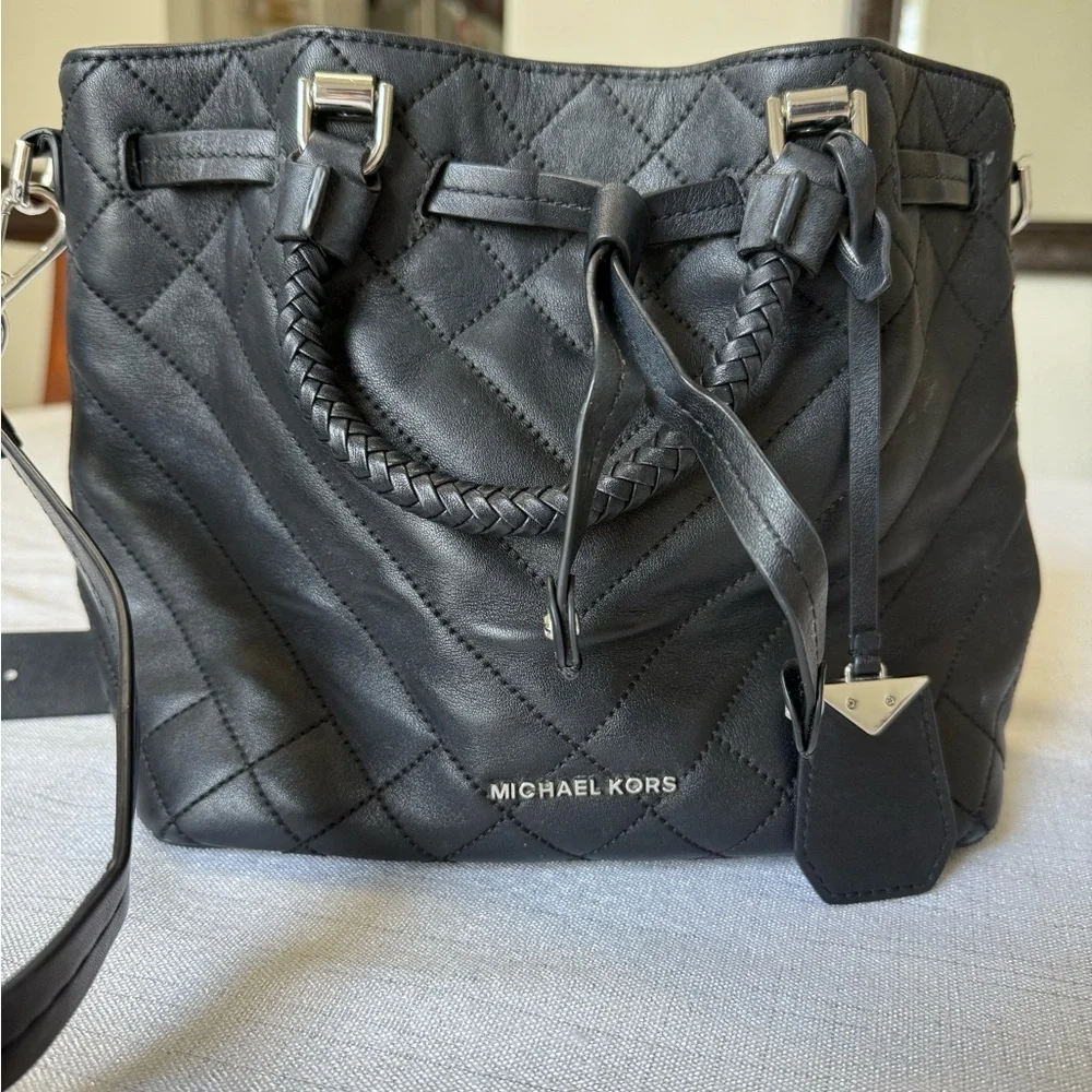 Michael Kors Blakely Medium Bucket Messenger Bag Black Quilted Leather
